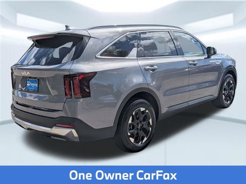 Used 2024 Kia Sorento S image 6