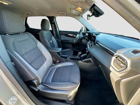 Used 2025 Chevrolet TrailBlazer LT image 25