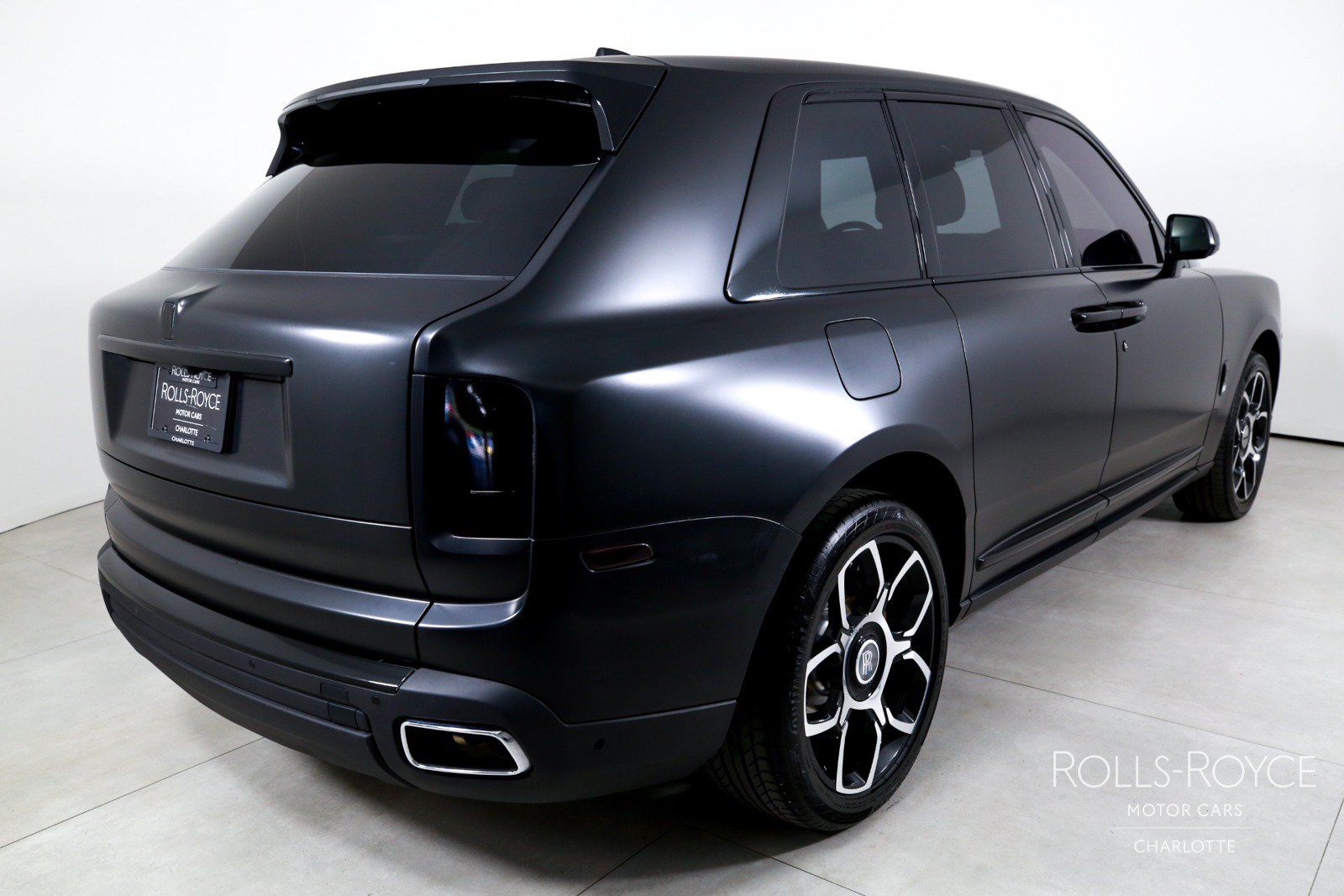 Used 2023 Rolls-Royce Cullinan AWD/4WD image 2