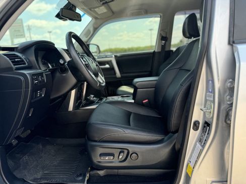 Used 2022 Toyota 4Runner TRD Sport AWD/4WD image 10