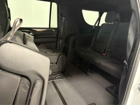 Used 2024 GMC Yukon XL SLE AWD/4WD image 19