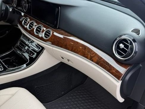 Used 2018 Mercedes-Benz E 300 image 5