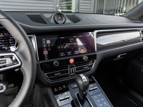 Certified 2026 Porsche Macan GTS AWD/4WD image 34