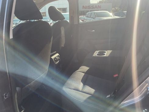 Used 2025 Nissan Rogue SV FWD image 12