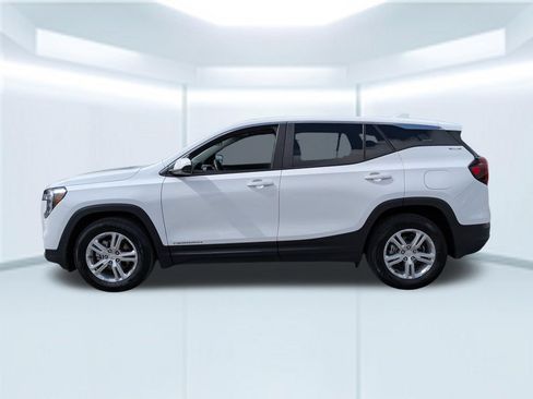 Used 2024 GMC Terrain SLE FWD image 2