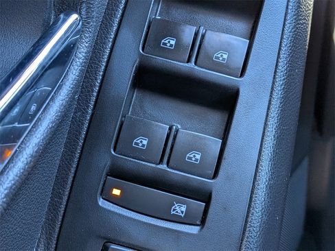 Used 2019 Chevrolet Trax LT w/ LT Convenience Package image 22