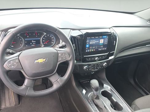 Used 2023 Chevrolet Traverse LT image 11