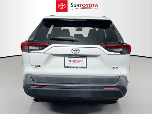 Used 2019 Toyota RAV4 XLE FWD image 5