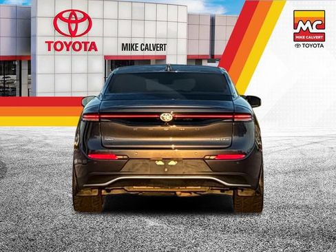 Used 2023 Toyota Crown AWD/4WD image 4