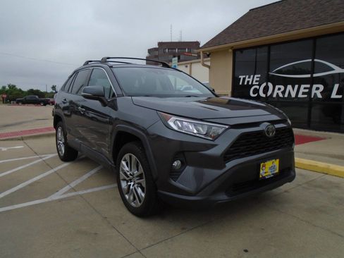 Used 2019 Toyota RAV4 XLE Premium FWD image 1