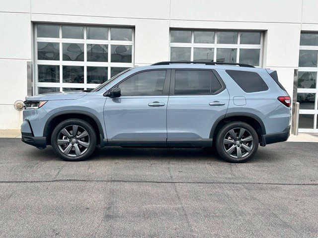Used 2025 Honda Pilot Sport image 3