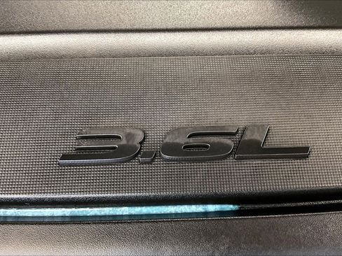 Used 2024 Chrysler Pacifica Touring-L image 32