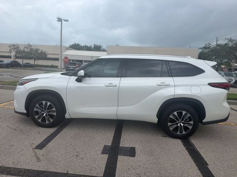 Used 2020 Toyota Highlander XLE image 7