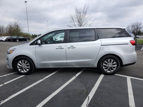 Used 2021 Kia Sedona LX image 12