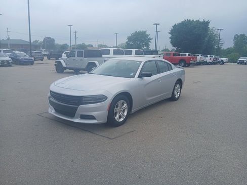 Used 2021 Dodge Charger SXT w/ Blacktop Package RWD image 4