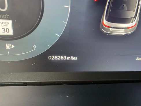 Used 2024 Land Rover Range Rover Evoque Dynamic SE image 5