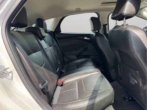 Used 2016 Ford Focus Titanium FWD image 37