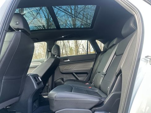 Used 2023 Volkswagen Atlas Cross Sport SE w/ Panoramic Sunroof Package image 13