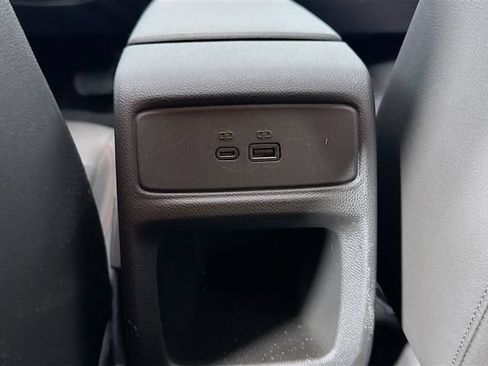 Used 2024 Chevrolet Trax RS w/ Sunroof Package FWD image 25