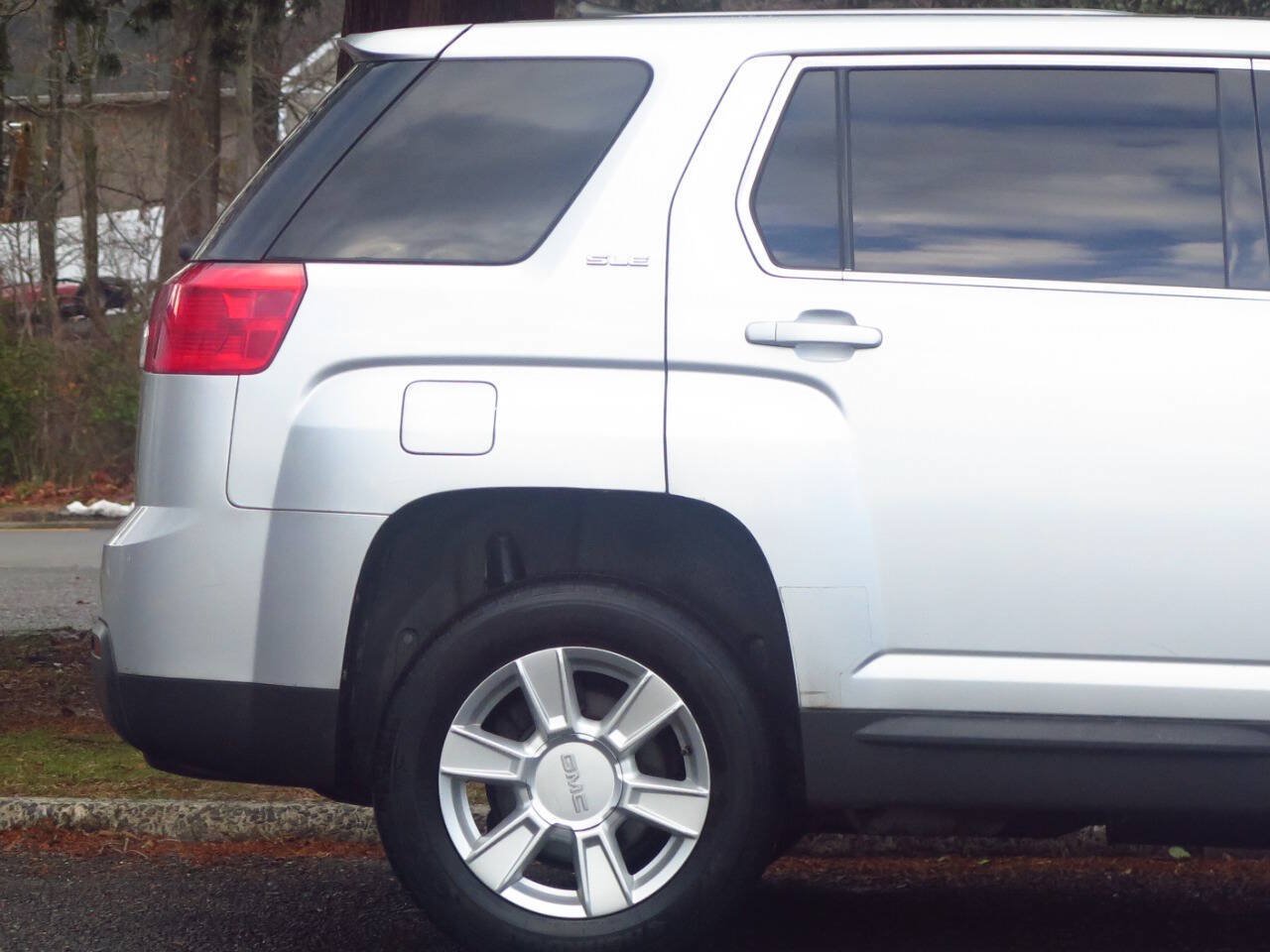 Used 2010 GMC Terrain SLE FWD image 28