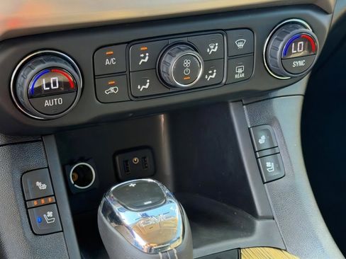 Used 2017 GMC Acadia Denali w/ Technology Package FWD image 29