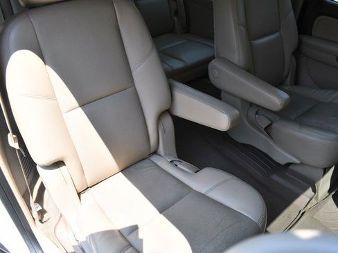 Used 2011 GMC Yukon XL Denali AWD/4WD image 30