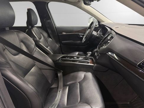 Used 2016 Volvo XC90 T6 Momentum w/ Momentum Plus Package AWD/4WD image 12