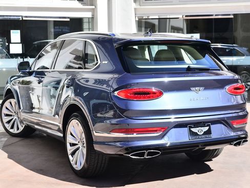 Used 2021 Bentley Bentayga AWD/4WD image 3