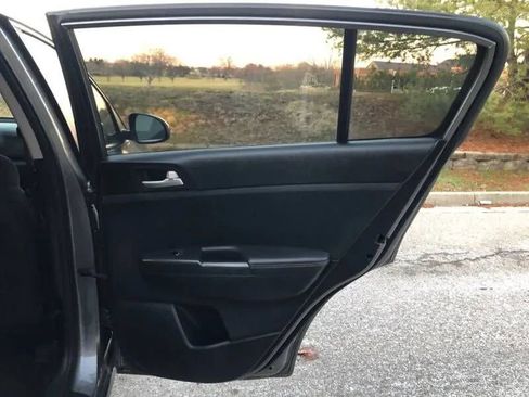 Used 2018 Kia Sportage LX image 14