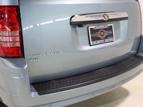 Used 2010 Chrysler Town & Country Touring Plus w/ Premium Group FWD image 10