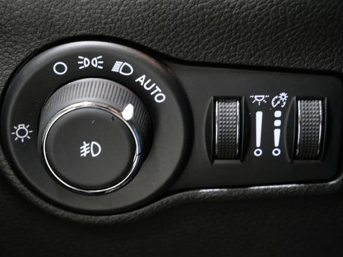 Used 2025 Jeep Compass Limited AWD/4WD image 14