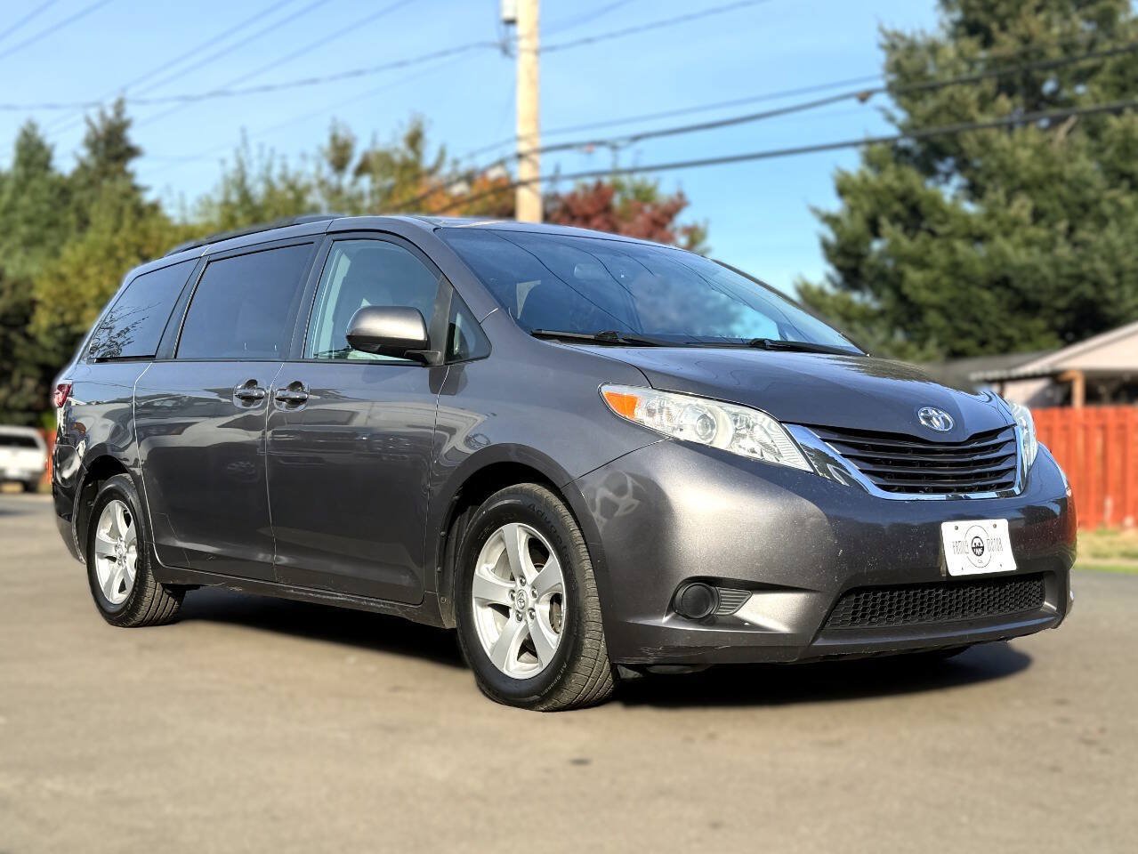 Used 2017 Toyota Sienna LE FWD image 1