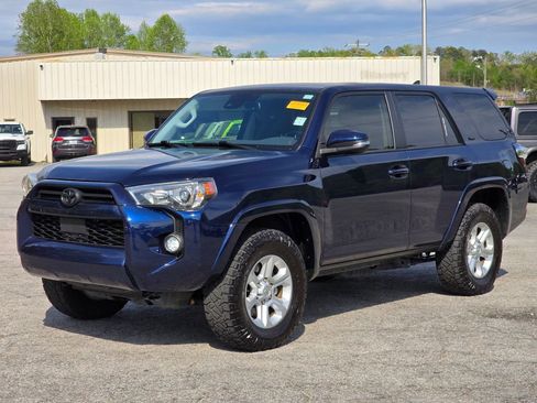 Used 2024 Toyota 4Runner SR5 Premium w/ Moonroof Package image 2