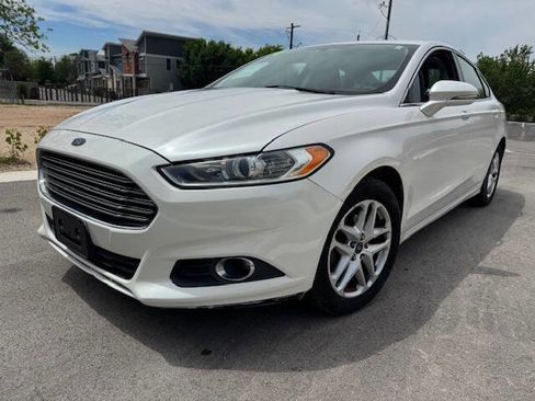 Used 2014 Ford Fusion SE w/ Equipment Group 202A image 2