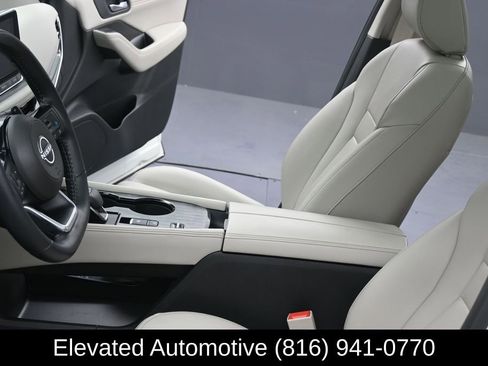 Used 2023 Nissan Rogue SL FWD image 16