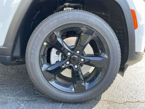 New 2025 Jeep Grand Cherokee L Altitude image 37