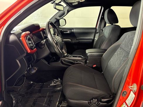 Used 2016 Toyota Tacoma TRD Sport AWD/4WD image 33