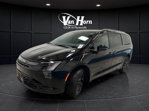 New 2027 Chrysler Pacifica Limited w/ Family Tech Group AWD/4WD image 3