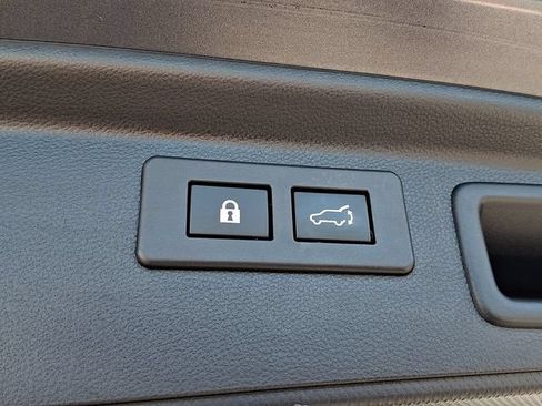 Used 2023 Subaru Forester Premium AWD/4WD image 32