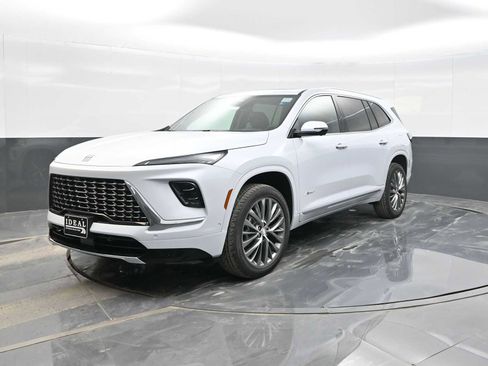 Used 2026 Buick Enclave Avenir w/ Super Cruise Package image 1