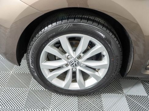 Used 2013 Volkswagen Beetle TDI image 28