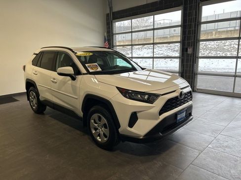 Used 2019 Toyota RAV4 LE image 5