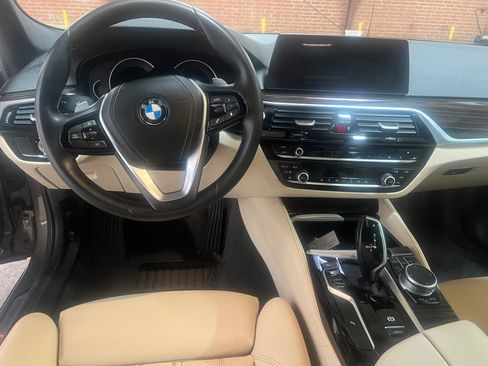 Used 2019 BMW 530i w/ Luxury Package image 24