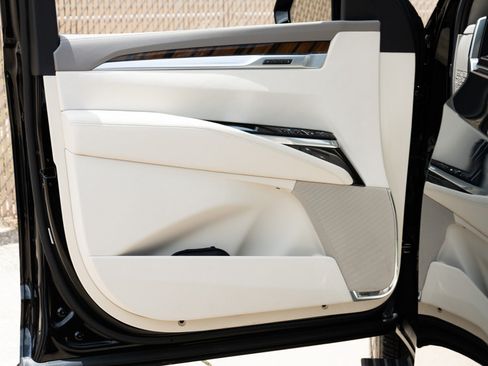 Used 2026 Cadillac Escalade Platinum Sport w/ LPO, Floor Liner Package AWD/4WD image 38