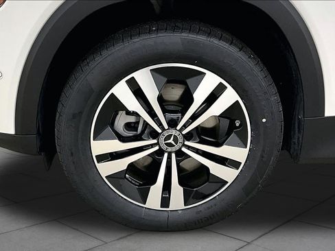 Used 2025 Mercedes-Benz GLB 250 image 11