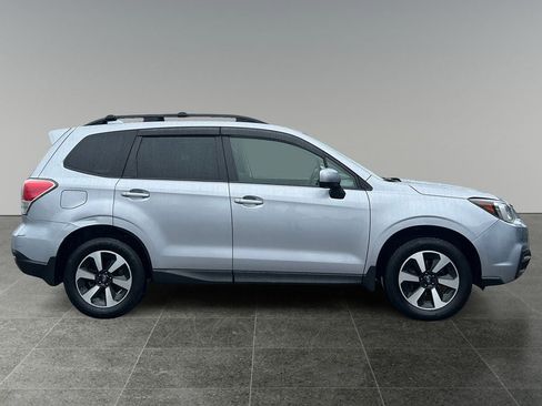 Used 2017 Subaru Forester 2.5i Premium w/ All-Weather Package image 8