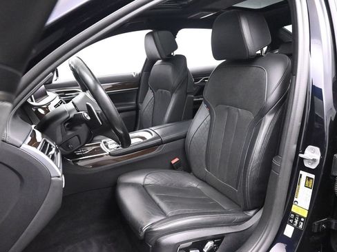 Used 2020 BMW 750i xDrive w/ M Sport Package AWD/4WD image 12