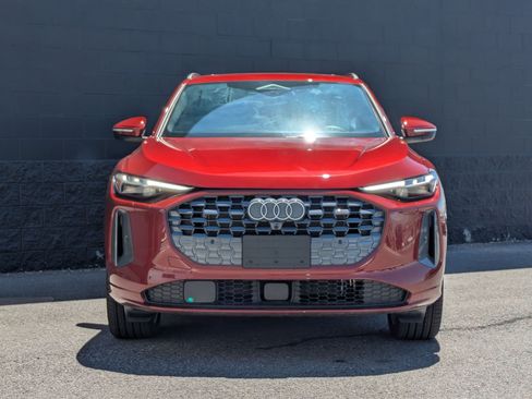 Used 2025 Audi Q5 Premium Plus w/ Premium Plus AWD/4WD image 2