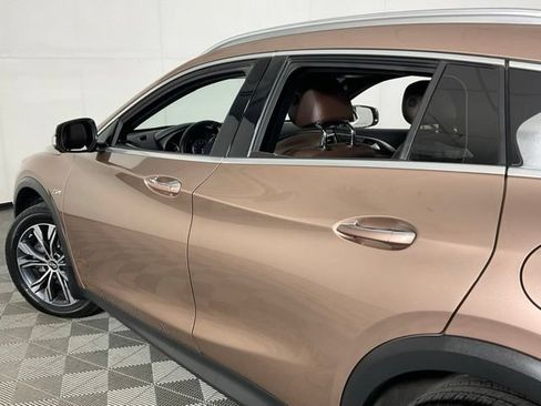 Used 2017 INFINITI QX30 Premium w/ Technology Package AWD/4WD image 38