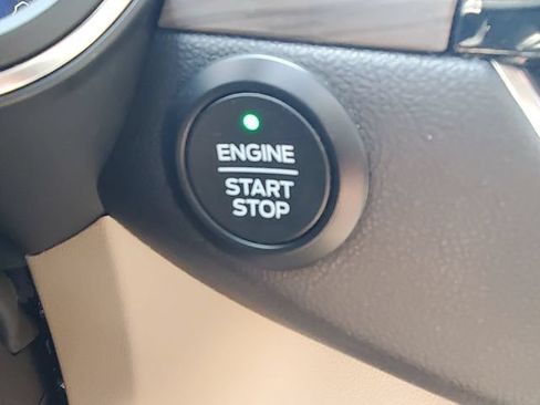 Used 2020 Ford Escape Titanium AWD/4WD image 16